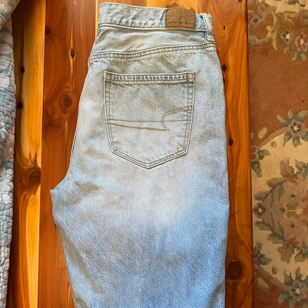 Light-washed American Eagle Mom Jeans